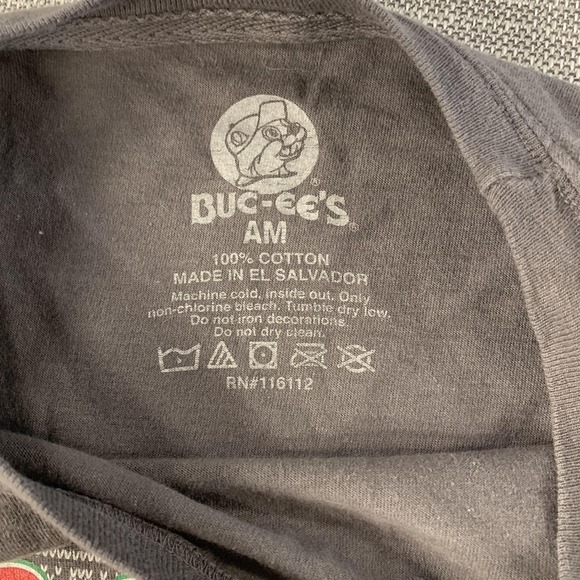 Buc-ee's Christmas Shirts Lot 2 Mens Medium Gray Long Sleeve Red Tee Texas Santa - Picture 3 of 12